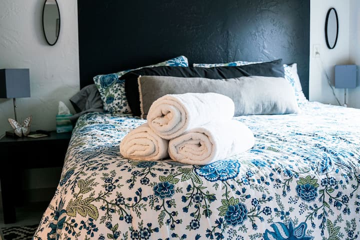Master king bed
