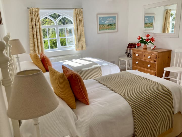 ห้องนอนเตียงคู่