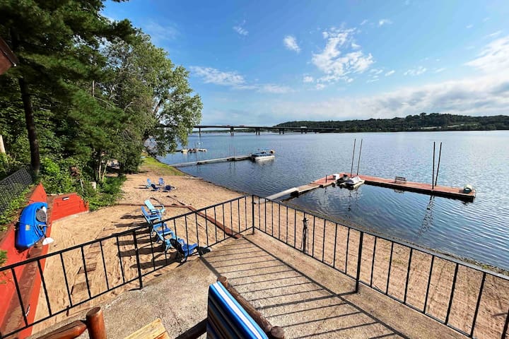 Stunning St. Croix River Retreat w/Hot Tub & Sauna gallery image 3