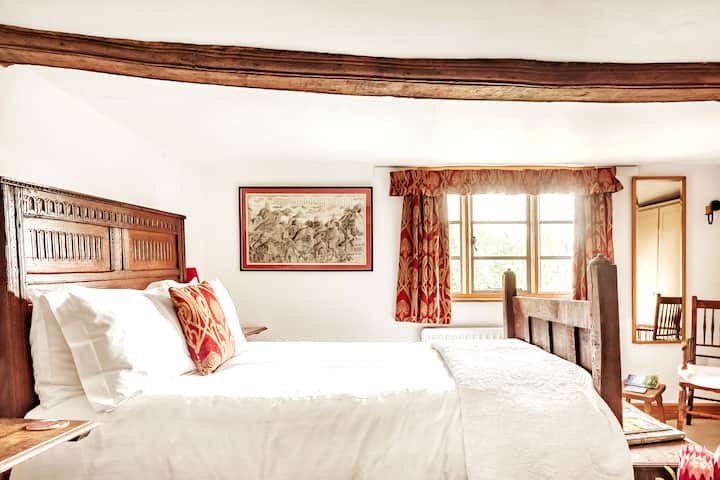 主卧配有套内淋浴间。这个房间景色迷人 