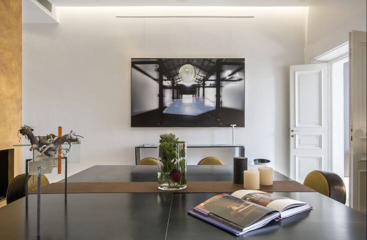 Luxury Apartment and Art with Spanish Steps View gallery image 2