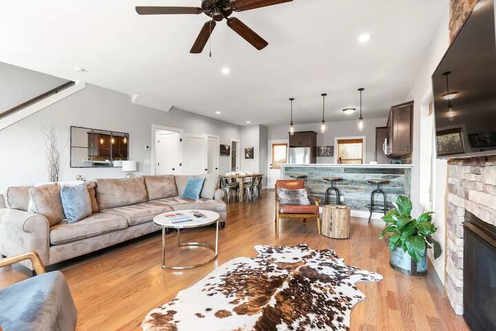 Riverview Home in Asheville gallery image 5