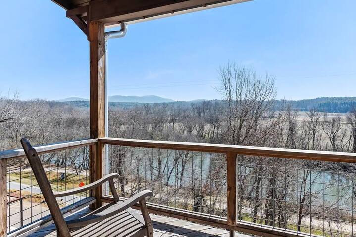 Riverview Home in Asheville gallery image 4