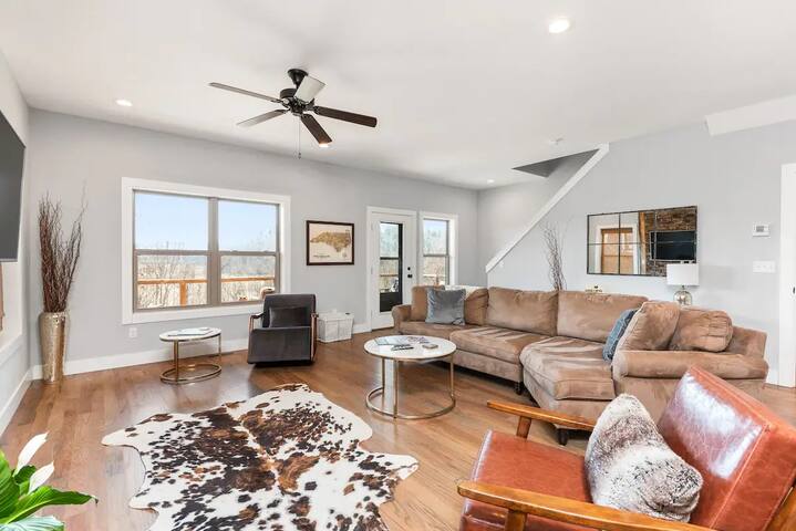 Riverview Home in Asheville gallery image 2