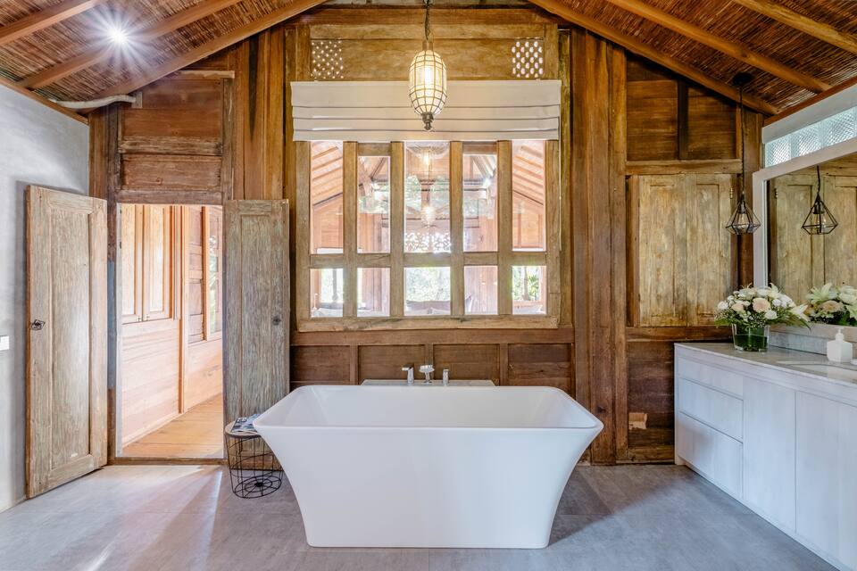 Tresna Bali Cabin, a rebuilt teak house, Bedulu, Ubud, Bali, Indonesia, photo 2 of 10