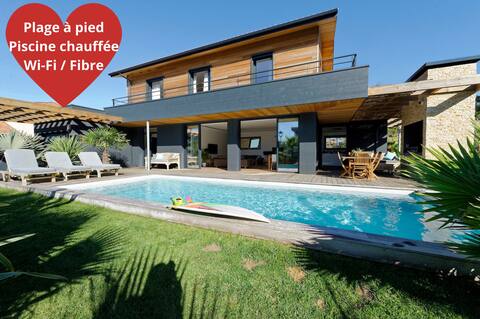 Contemporary Villa -Heated Pool. Beach on foot