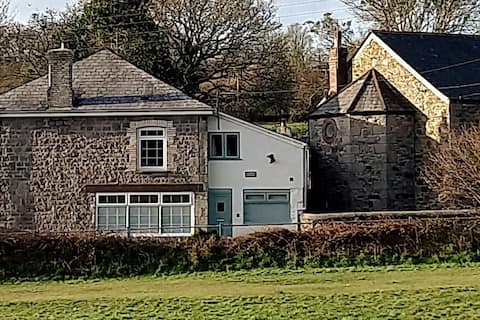 Admiral Cottage, cosy cottage in Cornish village