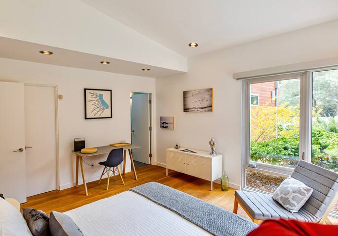 Modern Escape gallery image 2