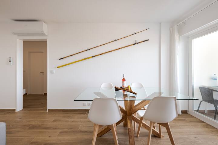 FishermenApartments – Carcavelos – Best Beachview gallery image 2