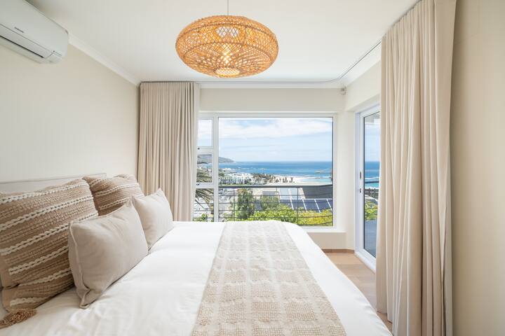 Stylish Renovated Beach Home with UPS