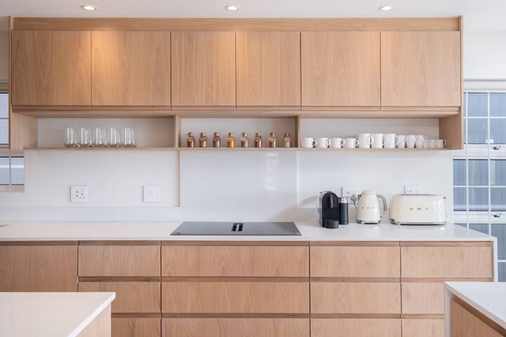 Stylish Renovated Beach Home with UPS gallery image 5