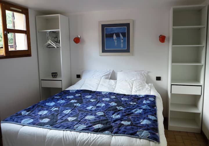 Მთავარი საძინებელი პირველ სართულზე