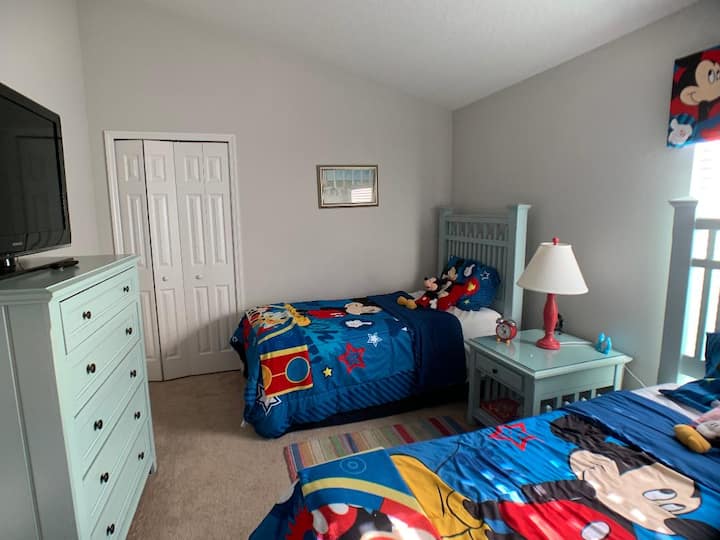 Disneyjeva tematska dvokrevetna soba s kadom i tušem Jack i Jill