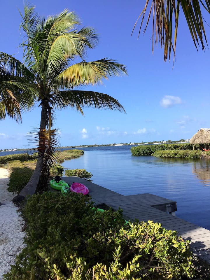 Oceanfront Estate. Pool. Dock. Private Dream Home - Big Pine Key, FL