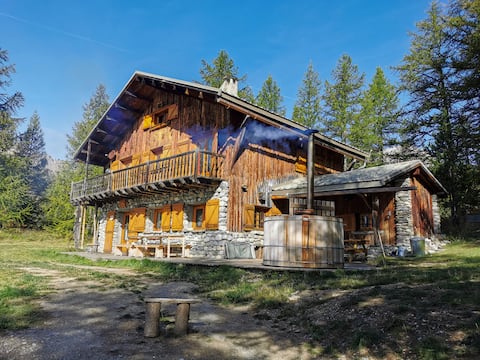 Family cottage 1800 m altitude, isolated, south facing