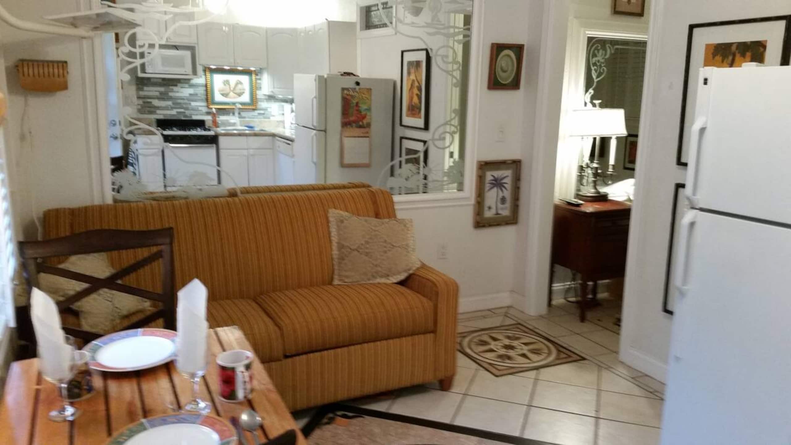 Small but sweet 1 BR apartment, walk to beach - Main photo