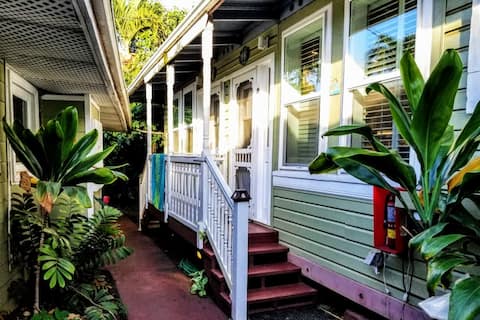 Small but sweet 1 BR apartment, walk to beach