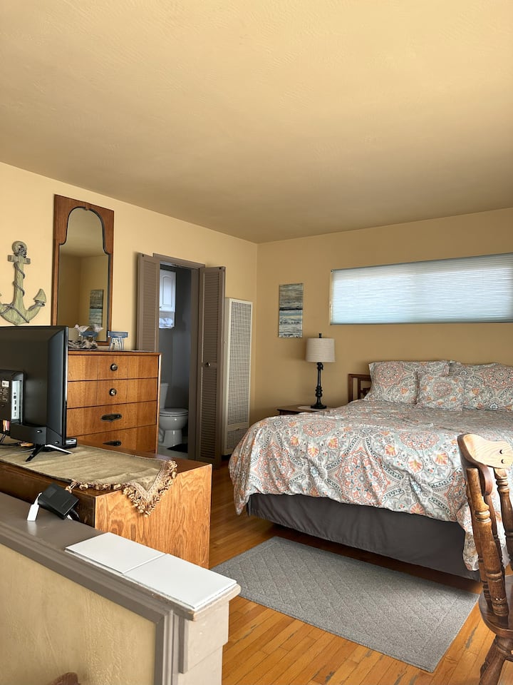 Chumba kikuu cha kulala, ghorofa ya juu yenye bafu