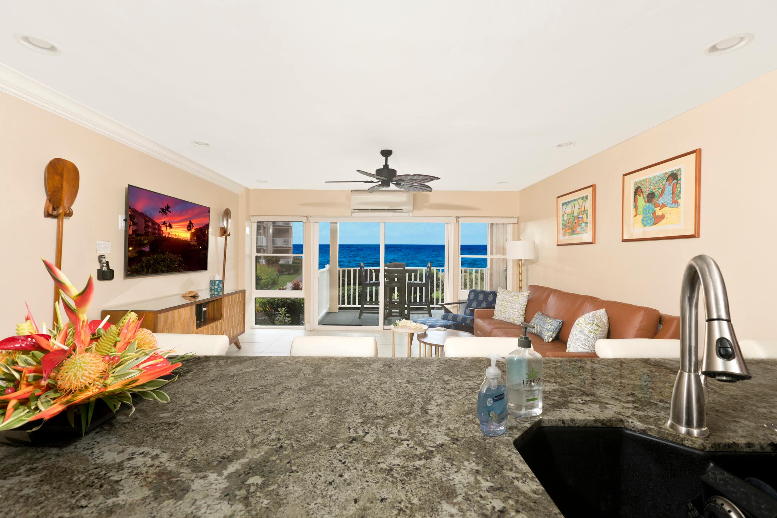 Condo in Kailua-Kona · ★4.95 · 1 bedroom · 2 beds · 1 private bath - Image 3