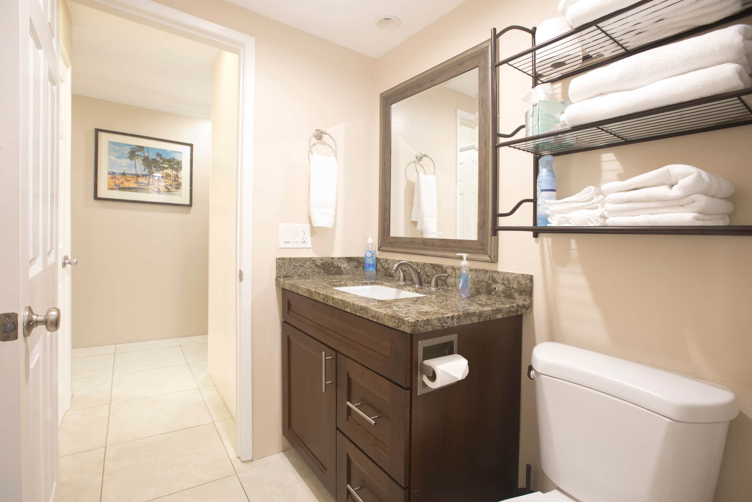Condo in Kailua-Kona · ★4.95 · 1 bedroom · 2 beds · 1 private bath - Image 10