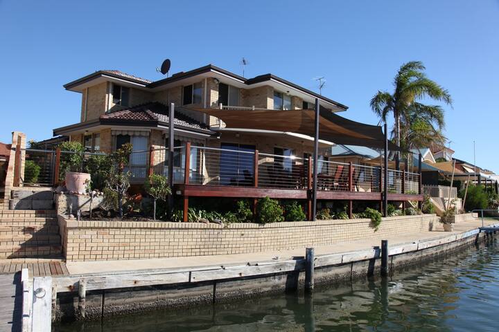 Canals Retreat gallery image 2