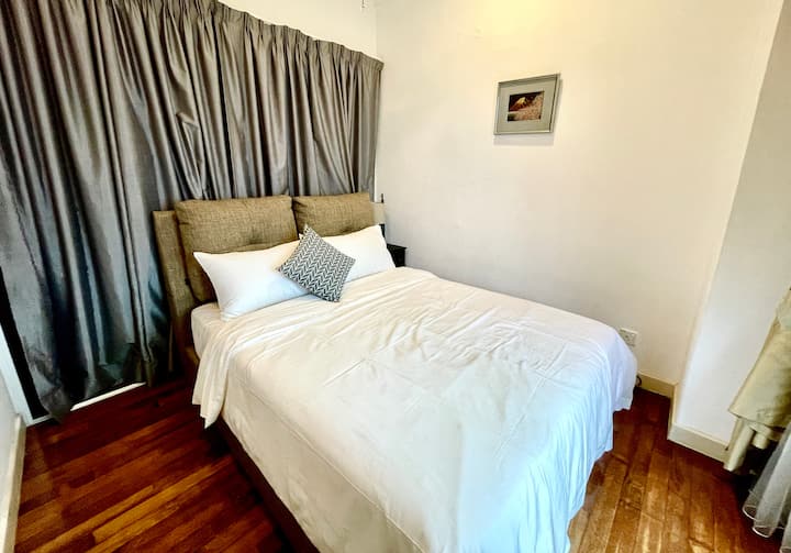 Спална соба 5 - брачен кревет.