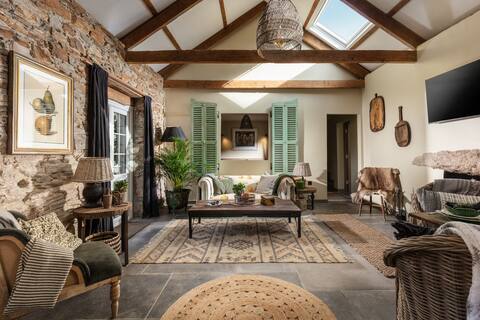 Romantic Country Cottage| Hot tub| Sauna