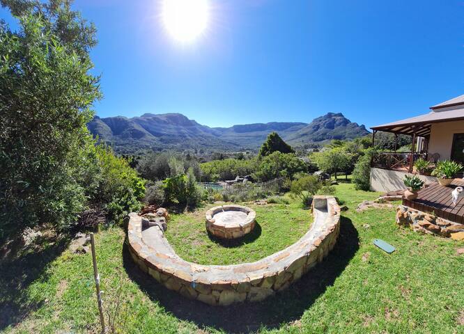 Large mountain side property, beautiful views gallery image 2