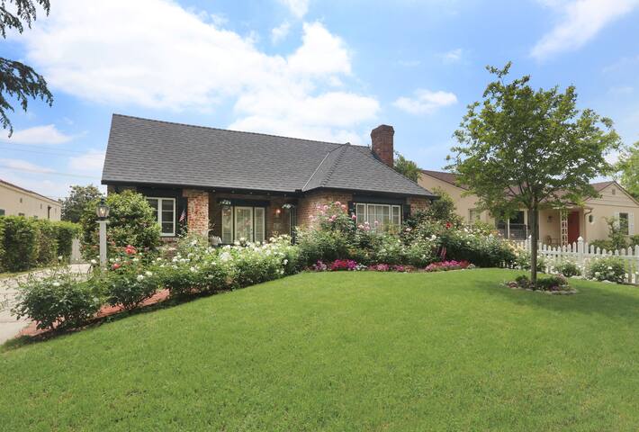 Charming Pasadena English Cottage gallery image 4