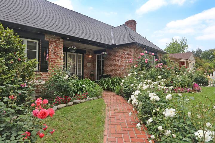 Charming Pasadena English Cottage gallery image 5