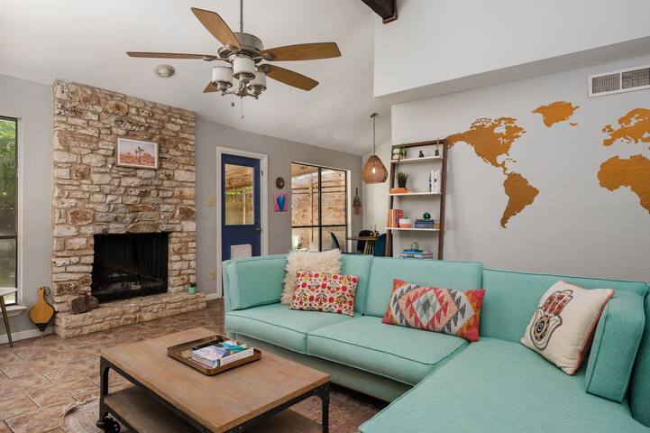 Spacious Desert Hippie Bungalow by Barton Springs!
