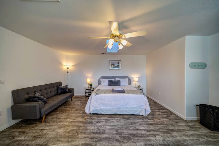 Private Unit With 2 Bedrooms (No Kitchen)+ A View - Shasta Lake, CA