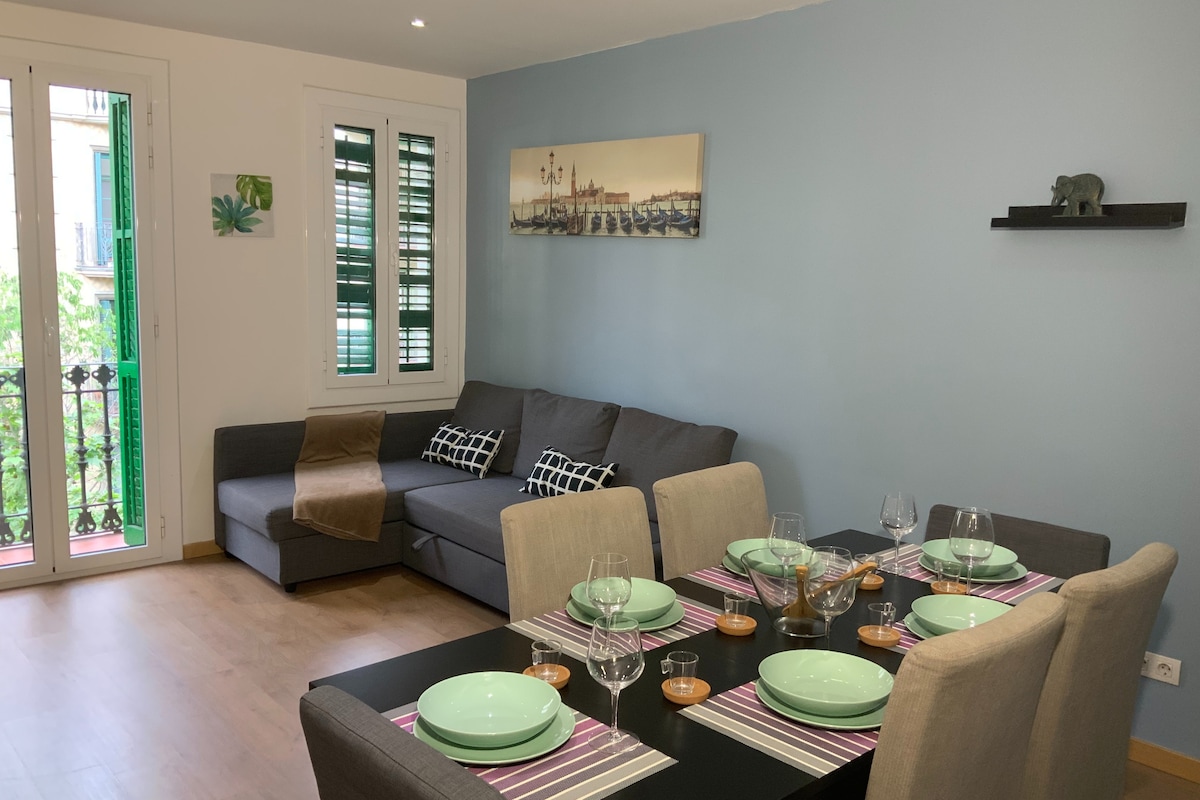 Bonito sofá mientras ves la televisión.