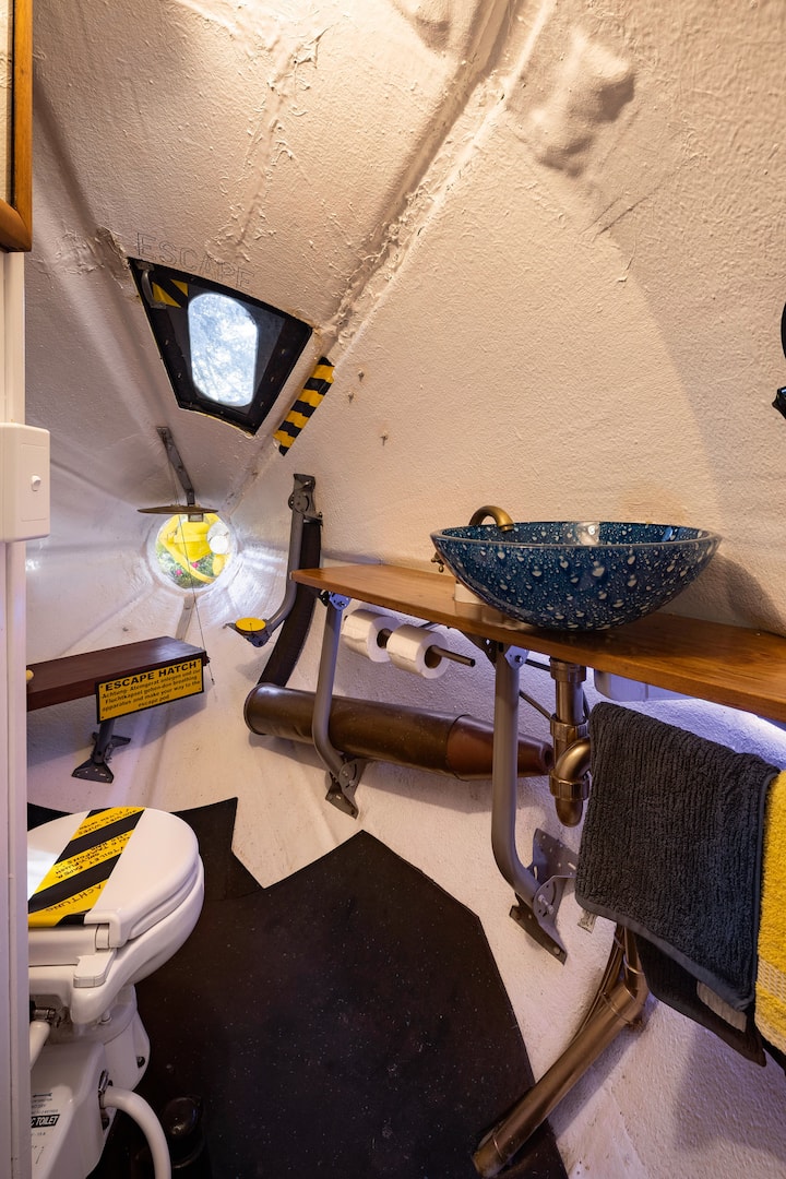 the yellow submarine; marton, new zealand