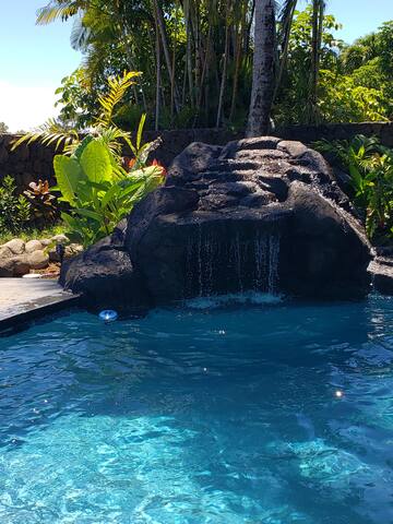 Paradise Awaits w/salt water Pool, A/C and wifi gallery image 2