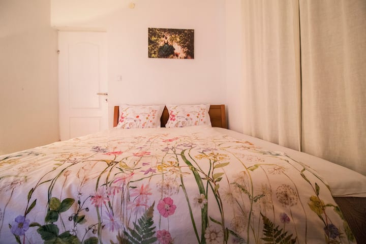 საძინებელი 1