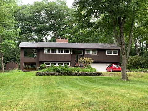 Contemporary home close to Dartmouth College