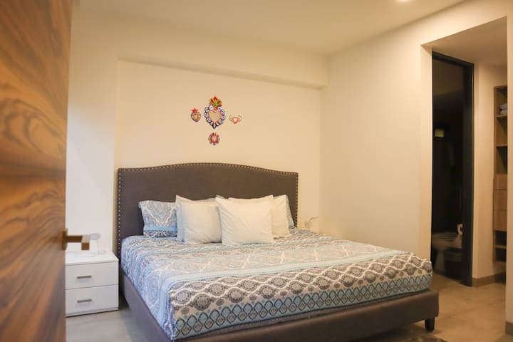 CHAMBRE PRINCIPALE AVEC DRESSING ET SALLE DE BAIN