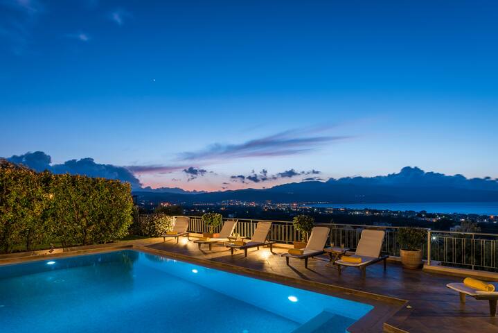 LUXURY 3 BEDROOM VILLA gallery image 5