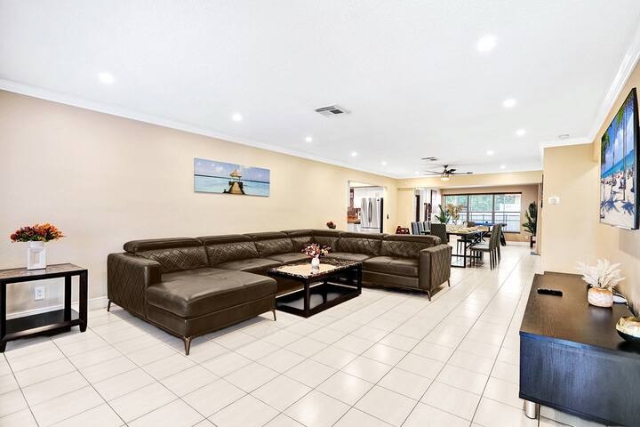 Deluxe 5BR Villa Heated Pool near Hollywood Beach gallery image 4