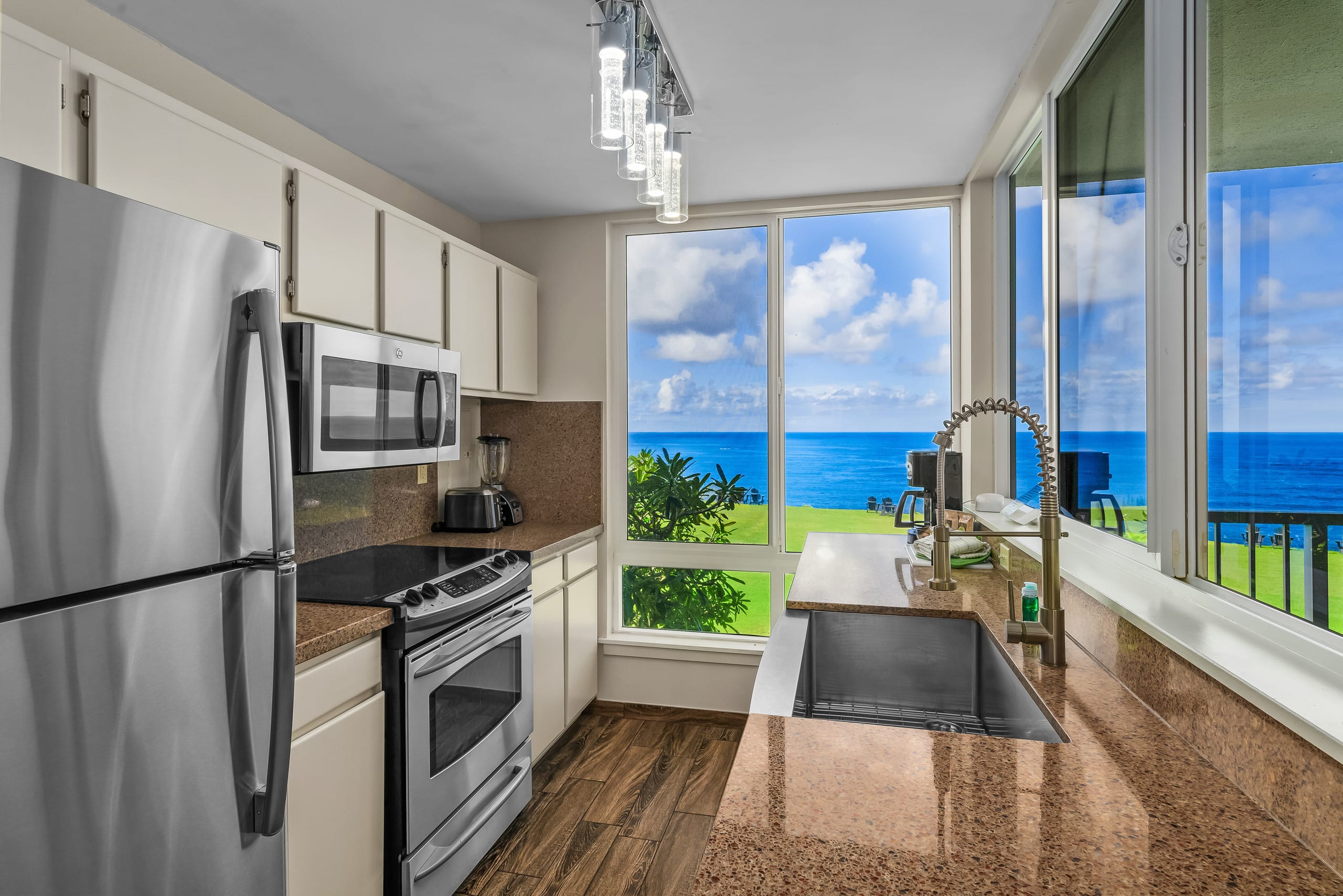 Condo in Princeville · ★4.93 · 1 bedroom · 2 beds · 2 baths - Image 6