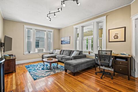 Spacious & Private, Next to Boston & Beach, EVchrg