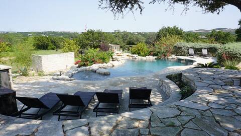 Austin Hill Country Retreat w/ Amazing Views!