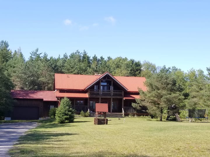 Private log cottage on 2 acres