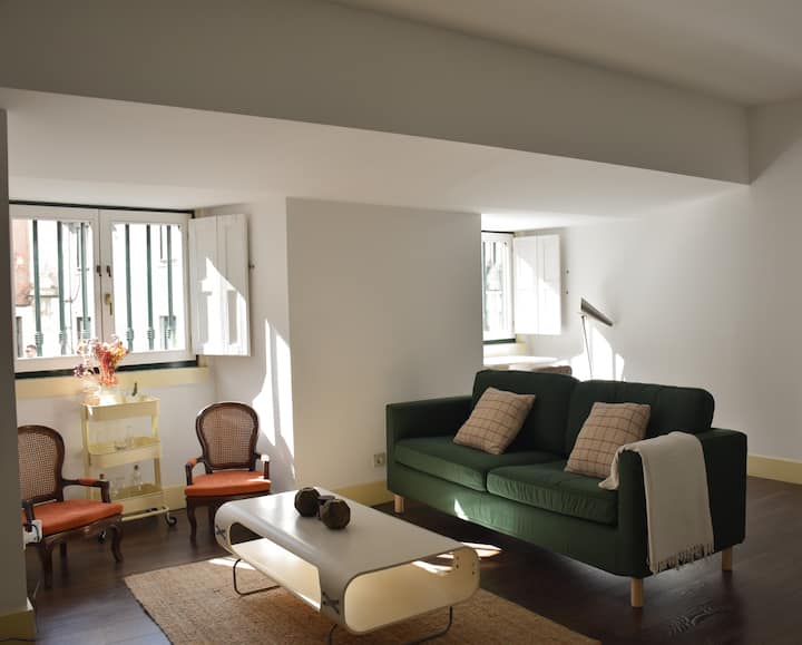 S. Bento Studio W/ Garage - Lisbon