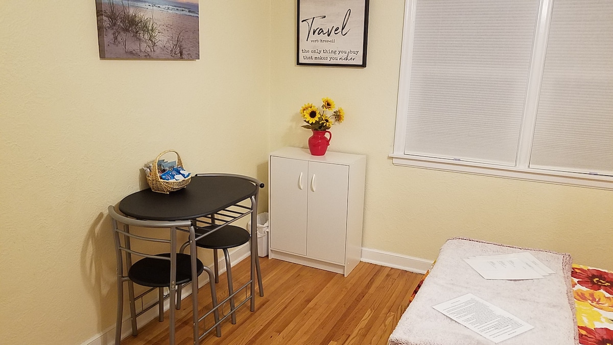 Charming Two Bedroom 2nd Floor near Xcel Center