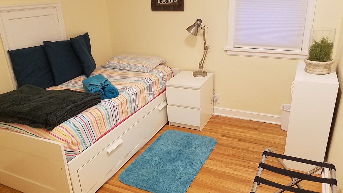Charming Two Bedroom 2nd Floor near Xcel Center