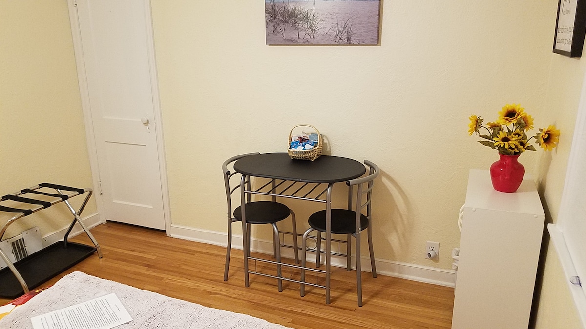 Charming Two Bedroom 2nd Floor near Xcel Center