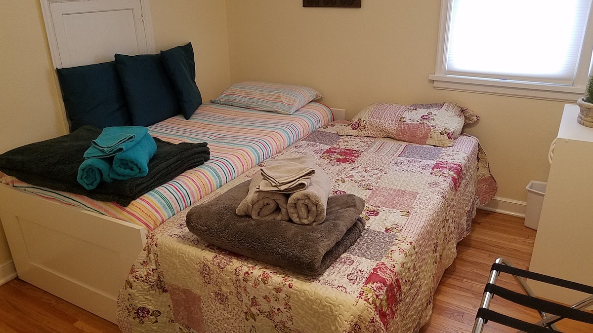 Charming Two Bedroom 2nd Floor near Xcel Center