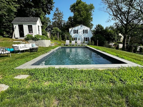 Summer Hill: Sweet New Englander on Maine Coast